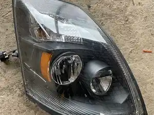 Used 2015 Volvo VNL Headlamp Assy Image