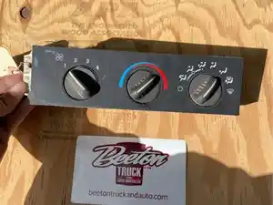Used GM/Chev (HD) TOPKICK Heater/AC Control Assy Image