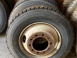 Used Tire (Stock #21115140)) Part Image
