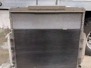 New Universal Freightliner Universal Radiator (Stock #P-333)) Part Image