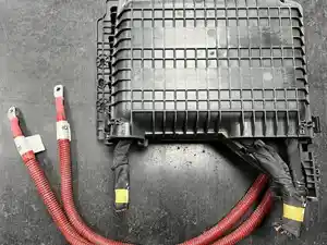 Used Universal Freightliner Universal Fuse Box (Stock #P-384)) Part Image