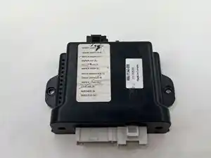 Used Universal Freightliner Universal Fuse Box (Stock #P-427)) Part Image