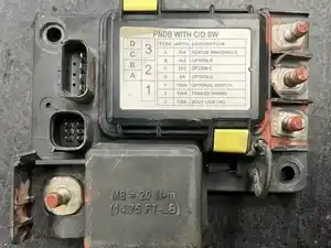 Used Universal Freightliner Universal Fuse Box (Stock #P-395)) Part Image