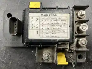 Used Universal Freightliner Universal Fuse Box (Stock #P-398)) Part Image