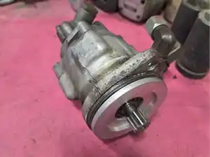 Used PACCAR MX13 Steering Pump Image