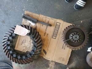 Used Spicer/Dana DS404 Rear Rear (Tandem Rear or Single) (Stock #1357)) Part Image