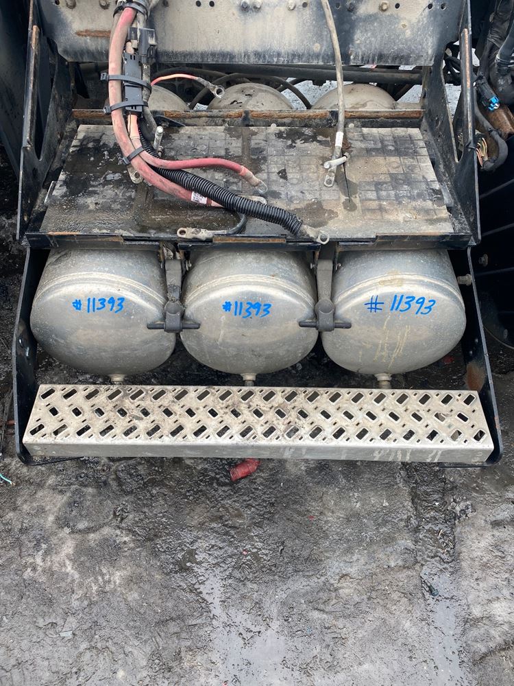 2015 Mack CXU613 (Stock 11393) Air Tanks TPI