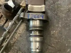 Used International DT466E Injector (Stock #12669)) Part Image