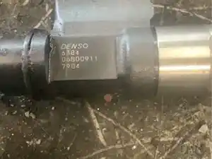 Used Isuzu 6HK1 Injector (Stock #14709)) Part Image
