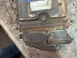 Used Universal Universal Vehicle ECM (Stock #16900)) Part Image