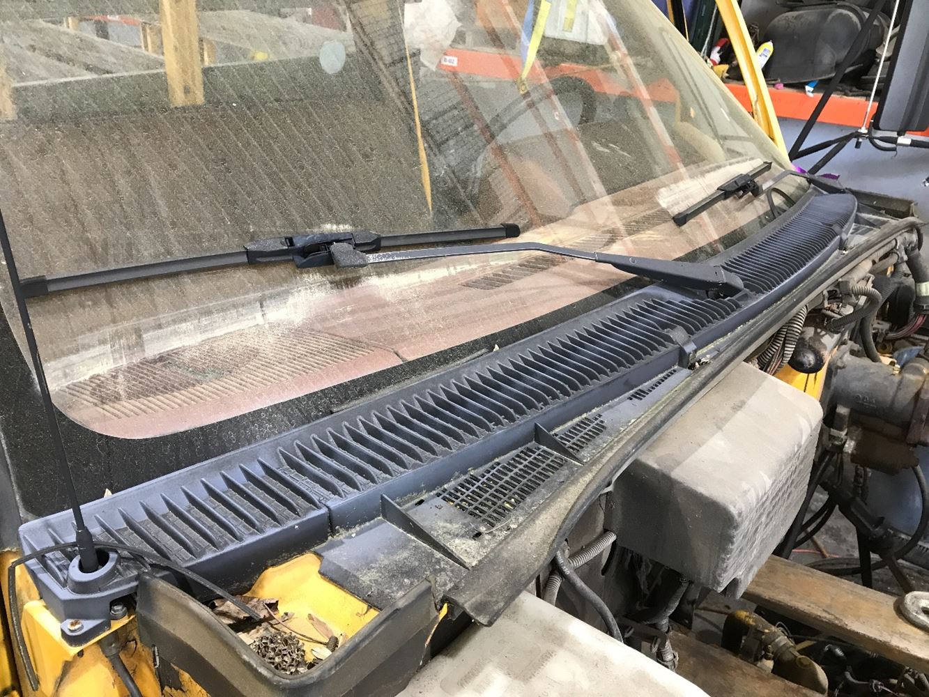 Image 1 of part Used 1992 GMC C6000 Topkick Cowl