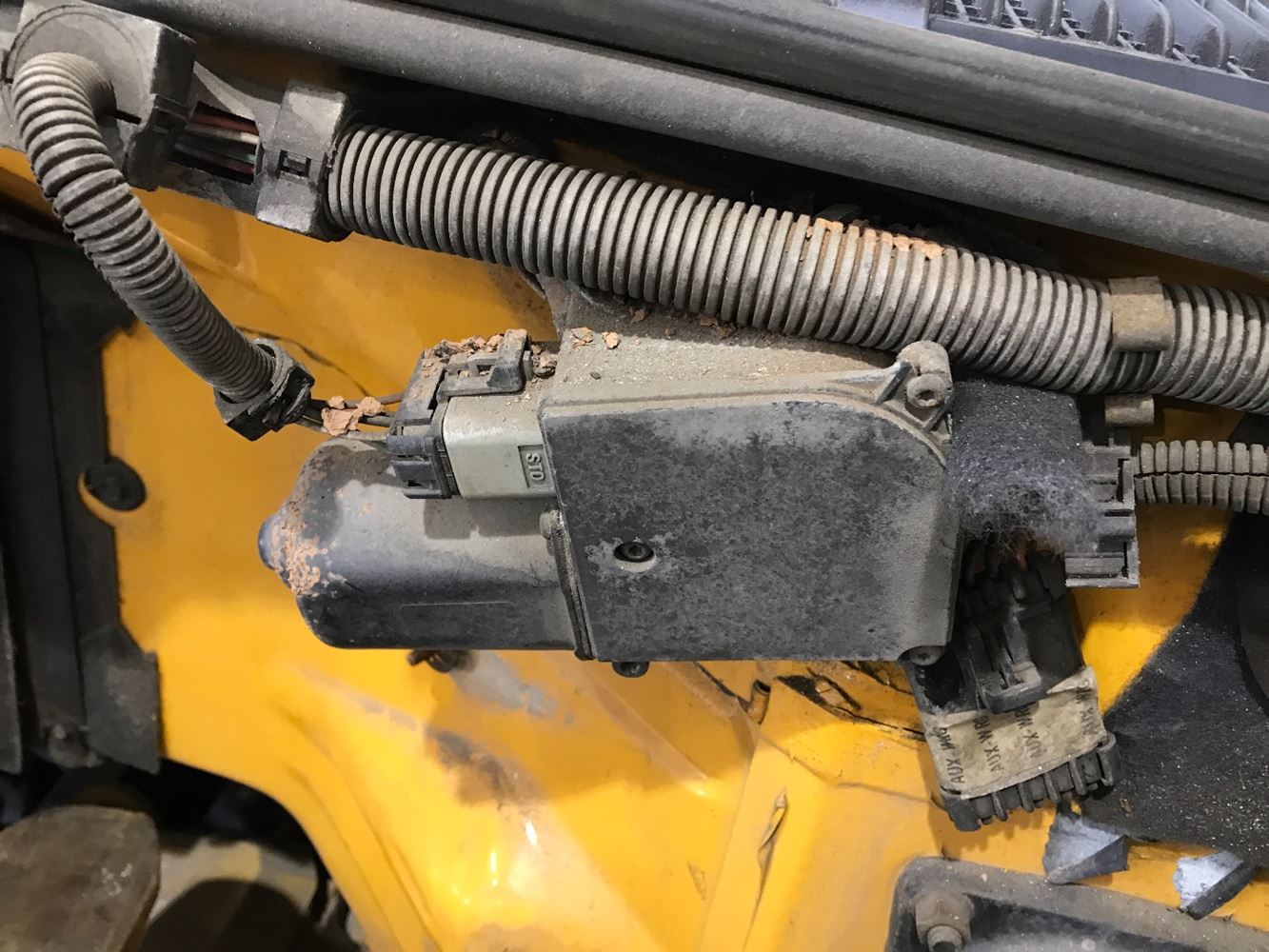 Image 1 of part Used 1992 GMC C6000 Topkick Wiper Motor