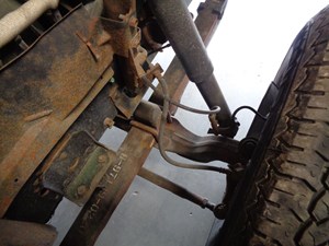 Used 2001 Isuzu NPR Front Axle, Complete Image
