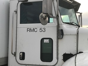 Used 2006 Peterbilt 335 Door (Stock #832-13)) Part Image