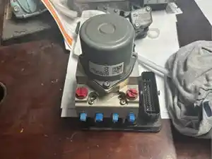 Used 2022 Isuzu NRR ABS Control Module (Stock #1053-122)) Part Image