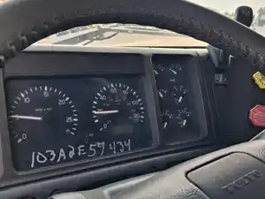 Used 2000 VOLVO VNL64T660 Instrument Cluster (Stock #103A2E57434)) Part Image