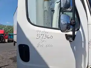 Used 2005 FREIGHTLINER M2 106 Door (Stock #99A2E57360)) Part Image