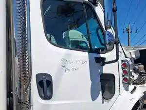 Used 2008 FREIGHTLINER M2 106 Door (Stock #99A2E57329)) Part Image