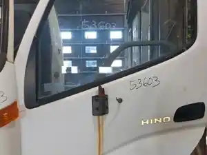 Used 2009 HINO 155 (SERIE 4) Door (Stock #99A1E53603)) Part Image