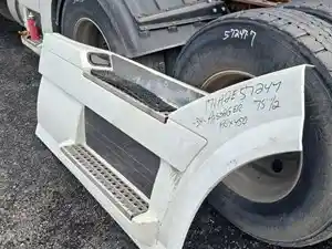 Used 2011 VOLVO VNL Fender (Stock #171A2E57247)) Part Image
