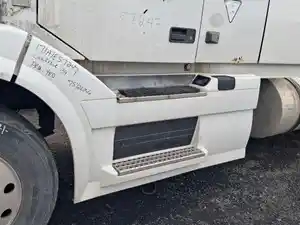 Used 2011 VOLVO VNL Fender (Stock #171A1E57247)) Part Image