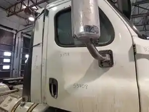 Used 2017 FREIGHTLINER CASCADIA PX125064S Door (Stock #99A2E53708)) Part Image