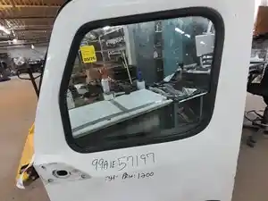 Used 2018 FREIGHTLINER CASCADIA PT126064S T Door (Stock #99A1E57197)) Part Image