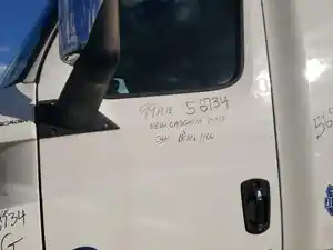 Used 2018 FREIGHTLINER CASCADIA PT126064S T Door (Stock #99A1E56734)) Part Image