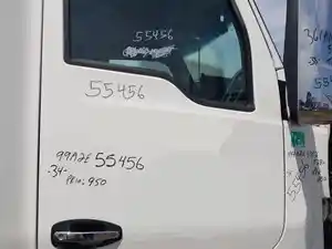 Used 2018 KENWORTH T-680 Door (Stock #99A2E55456)) Part Image