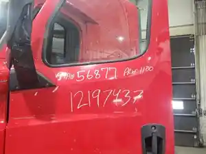 Used 2020 FREIGHTLINER CASCADIA PT126064S T Door (Stock #99A1E56877)) Part Image