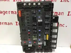 Used Fuse Box (Stock #A06-40944-000)) Part Image