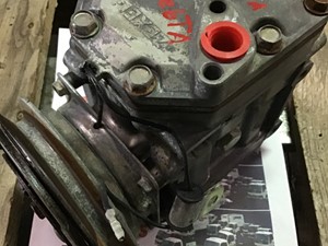 Used 1993 UD/Nissan UD1800HD A/C Compressor Image