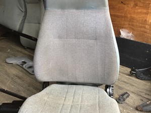 Used 2001 Isuzu FTR Seat (Stock #P-1015)) Part Image