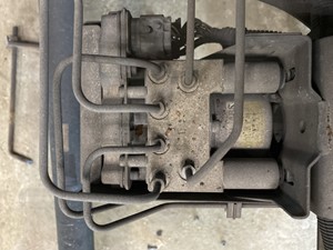 Used 2003 Isuzu NPR/NPR-HD ABS Brake Pump (Stock #203-000086-5)) Part Image
