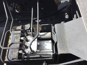 Used 2003 Isuzu NPR/NPR-HD ABS Brake Pump (Stock #184-000400-5)) Part Image