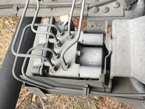 Used 2005 Isuzu NPR ABS Brake Pump (Stock #181-003344-6)) Part Image