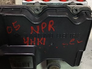 Used 2005 Isuzu NPR ABS Brake Pump (Stock #P-550)) Part Image