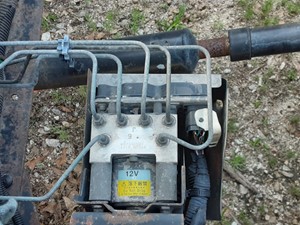 Used 2005 Isuzu NPR - GAS ABS Brake Pump (Stock #203-801654-4)) Part Image