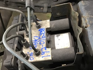 Used 2006 Isuzu NPR ABS Brake Pump (Stock #192-016338-5)) Part Image