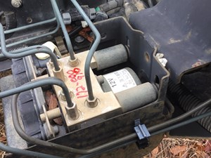 Used 2006 Isuzu NPR ABS Brake Pump (Stock #172-000910-6)) Part Image