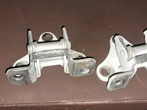 Used 2006 Isuzu W3500/W4500/NPR/NPR-HD Door Hinge (Stock #P-1824)) Part Image