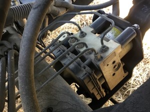 Used 2007 Isuzu NPR ABS Brake Pump (Stock #164-400800-6)) Part Image
