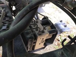 Used 2007 Isuzu NPR ABS Brake Pump (Stock #174-401438-6)) Part Image