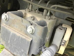 Used 2008 Isuzu NRR ABS Brake Pump (Stock #181-300927-5)) Part Image