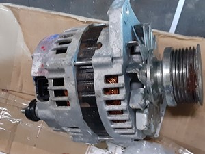 Used 2011 Isuzu 4HK1-TC Alternator (Stock #P-1735)) Part Image