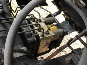 Used 2011 Isuzu NPR/NPR-HD ABS Brake Pump (Stock #183-000582-5)) Part Image