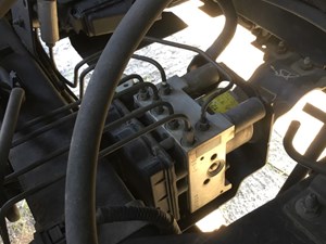 Used 2011 Isuzu NRR ABS Brake Pump (Stock #174-300391-5)) Part Image