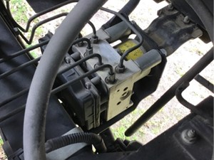 Used 2012 Isuzu NRR ABS Brake Pump (Stock #211-301167-4)) Part Image