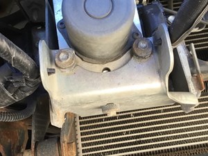 Used 2014 Isuzu NRR ABS Brake Pump (Stock #174-902686-5)) Part Image