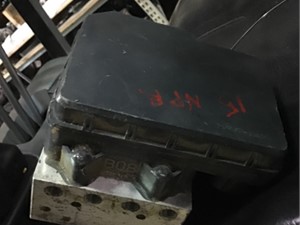 Used 2015 Isuzu NPR ABS Brake Pump (Stock #174-000875-6)) Part Image